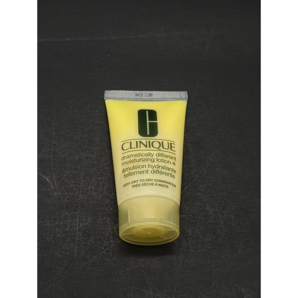 Clinique Dramatically Different Moisturizing Lotion+™ 1 oz - Picture 1 of 2